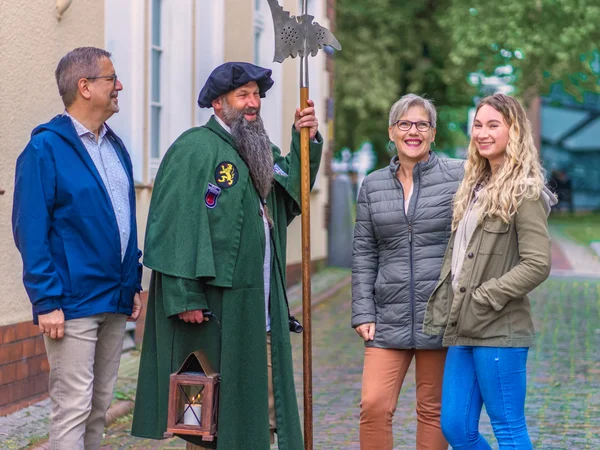 Bild 1: Kostümführung